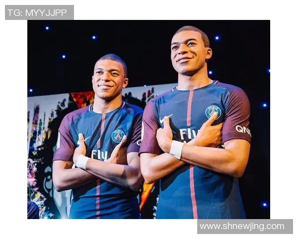 足球明星在赛场上如风般疾驰轻松甩开对手的精彩瞬间